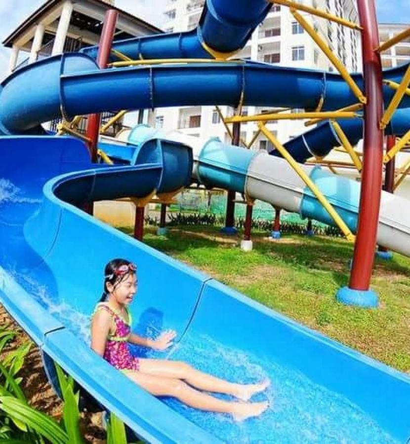 Melaka Top Largest Waterpark Resort - By Youbnb Homestay Melaka Esterno foto
