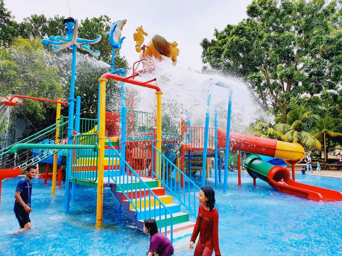 Melaka Top Largest Waterpark Resort - By Youbnb Homestay Melaka Esterno foto