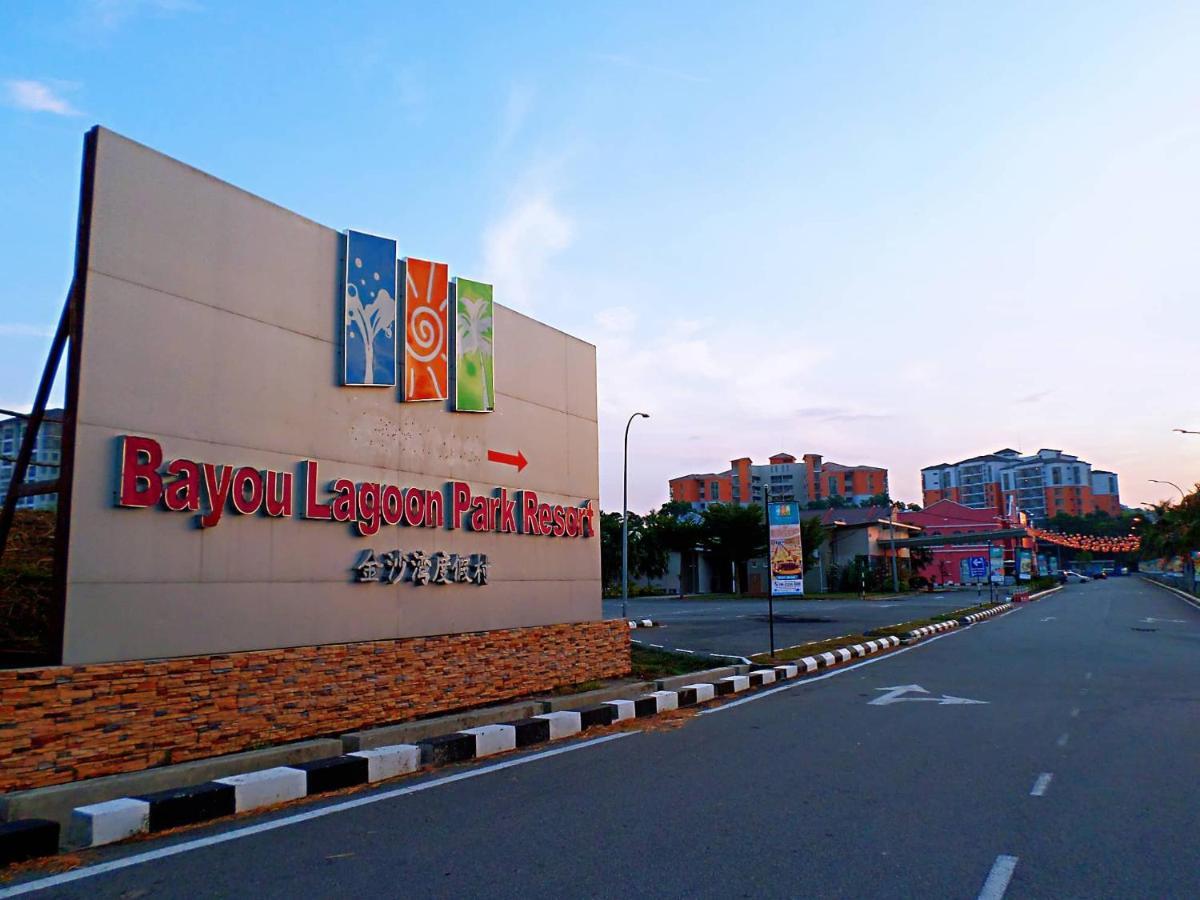 Melaka Top Largest Waterpark Resort - By Youbnb Homestay Melaka Esterno foto