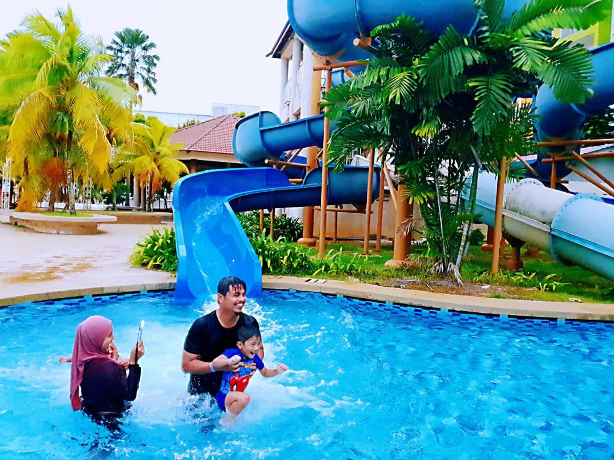 Melaka Top Largest Waterpark Resort - By Youbnb Homestay Melaka Esterno foto
