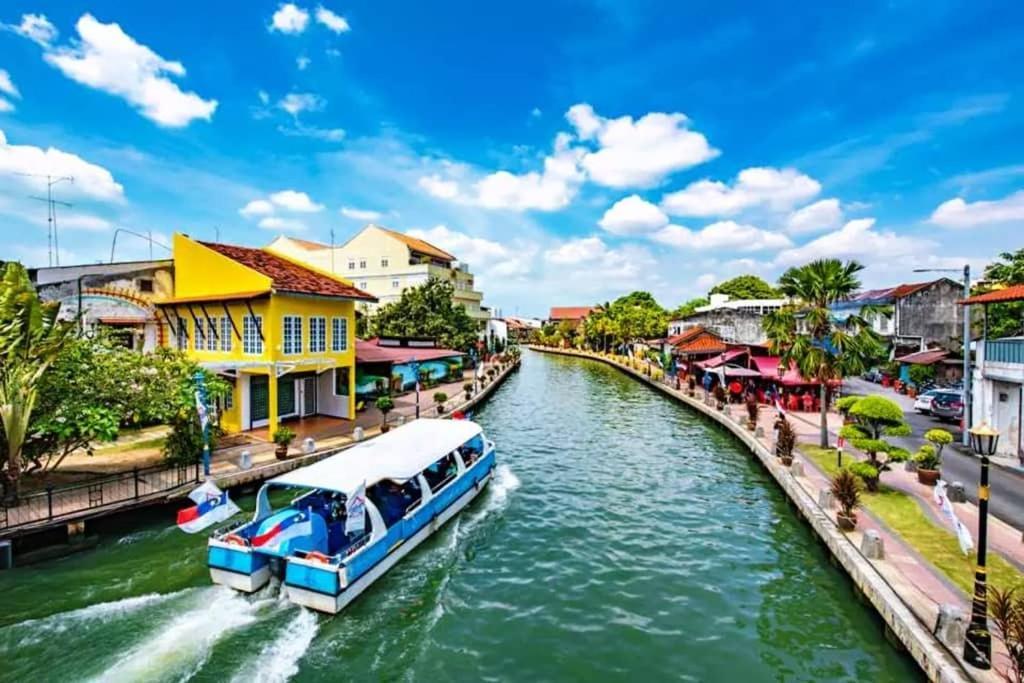 Melaka Top Largest Waterpark Resort - By Youbnb Homestay Melaka Esterno foto