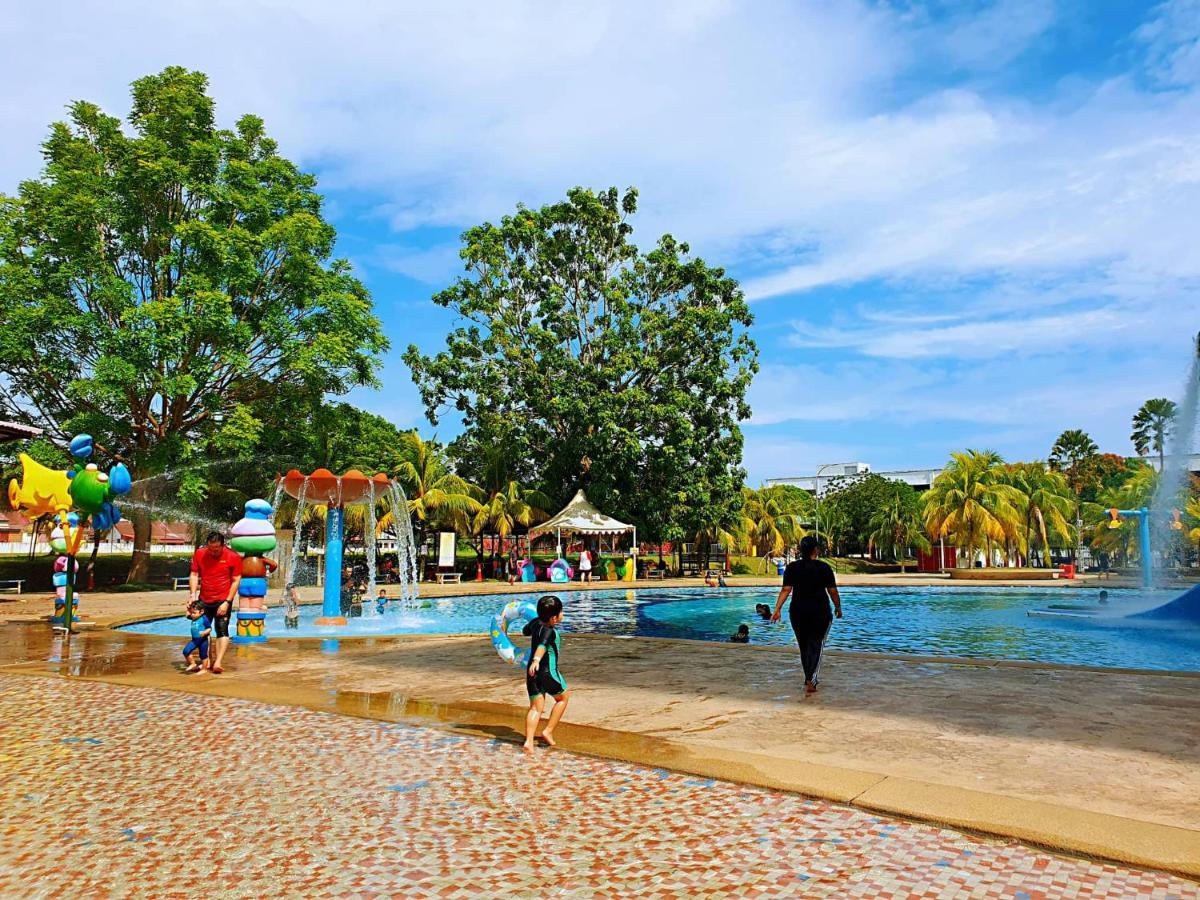 Melaka Top Largest Waterpark Resort - By Youbnb Homestay Melaka Esterno foto