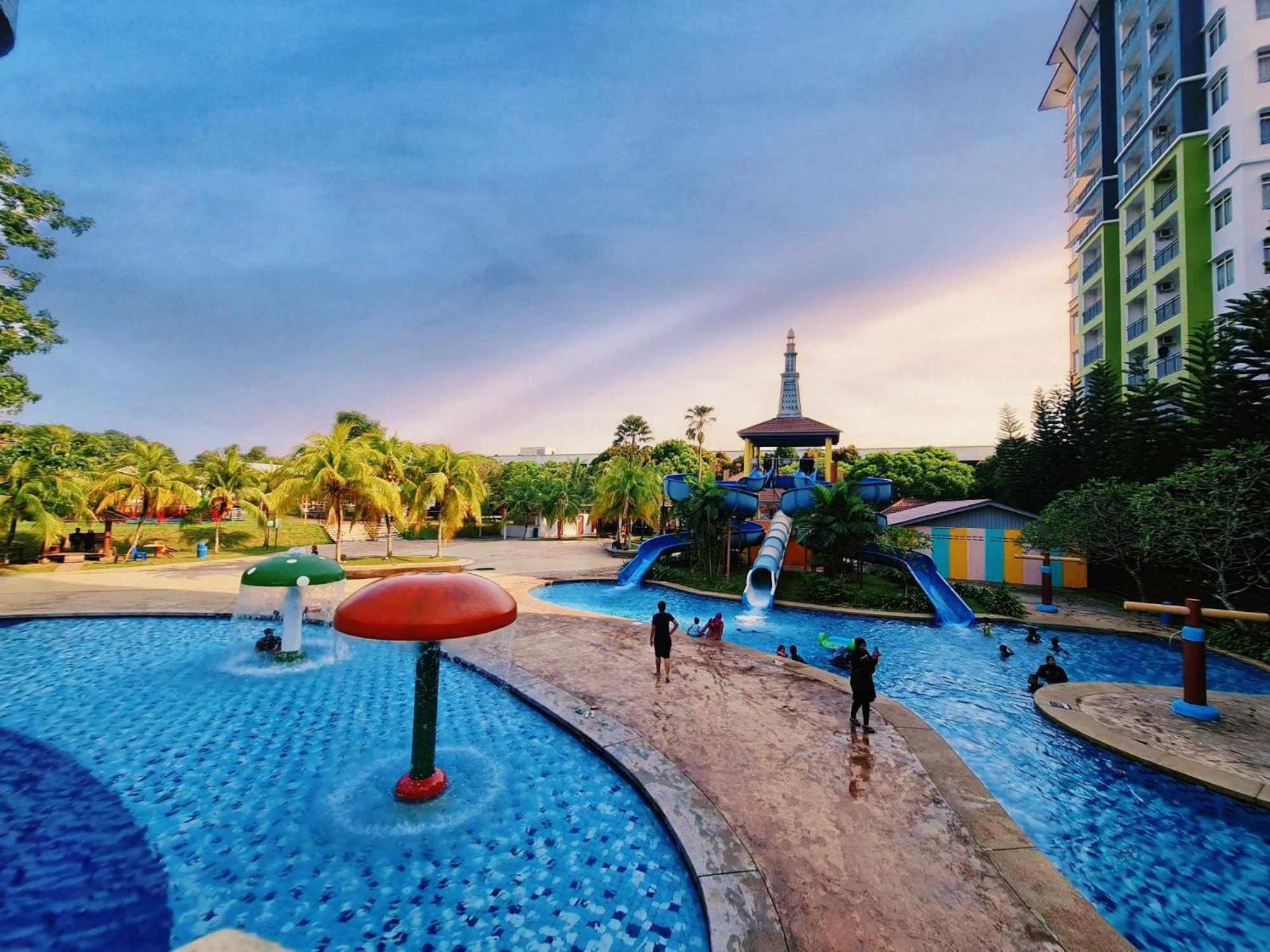 Melaka Top Largest Waterpark Resort - By Youbnb Homestay Melaka Esterno foto